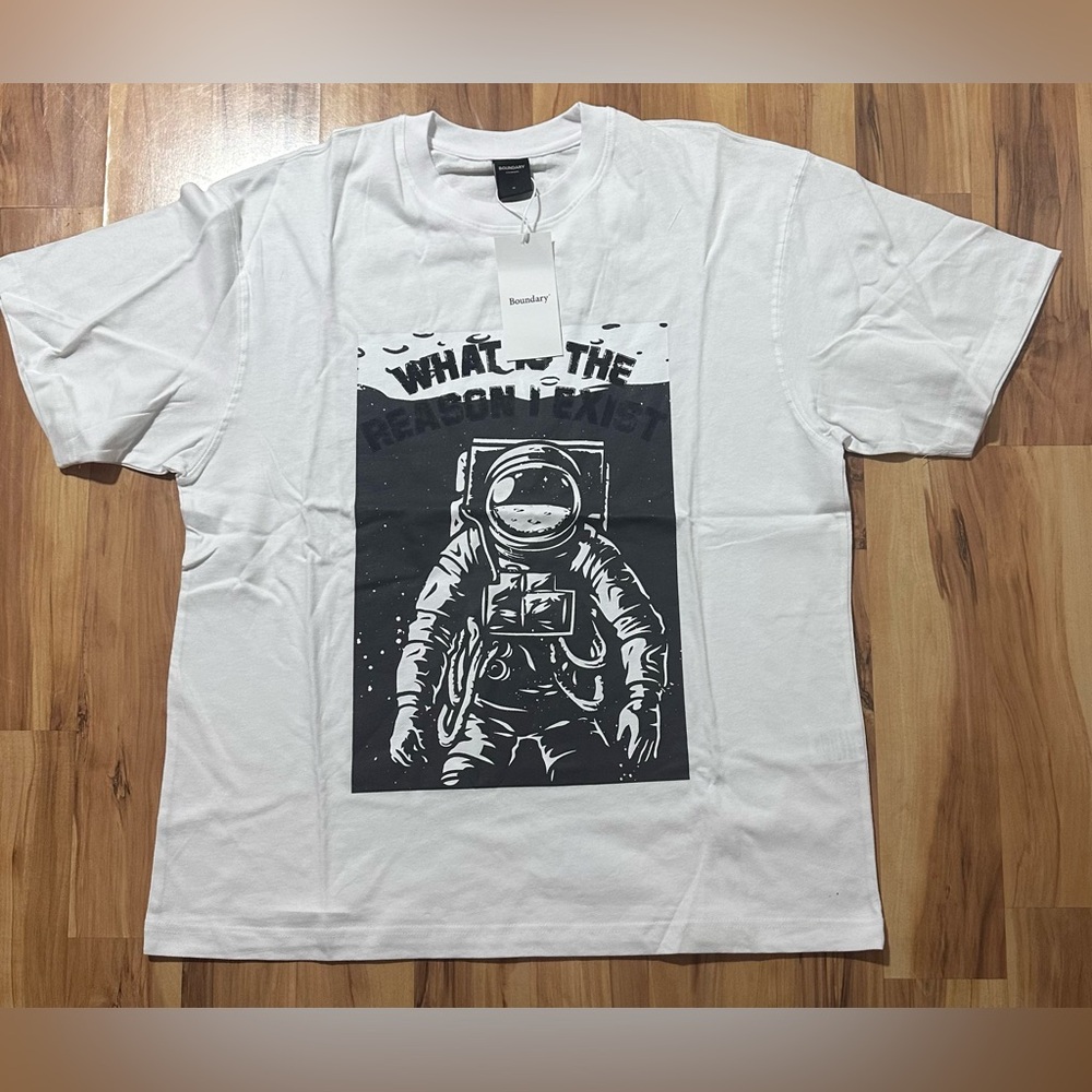 ⚠️FINAL SALE⚠️NWT Oversized Men’s T- Shirt Boundary Color White Size M
